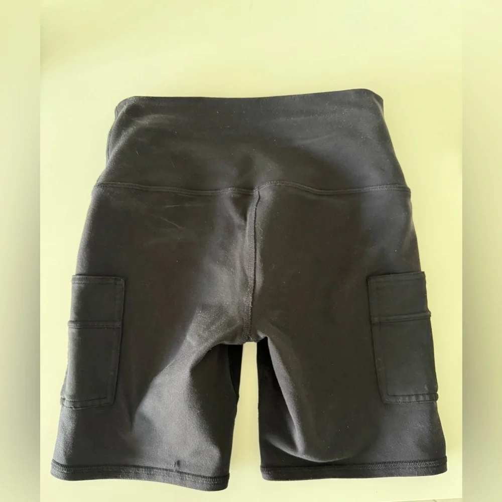 Alo Yoga bike shorts with pockets Size S - Picture 3 of 7